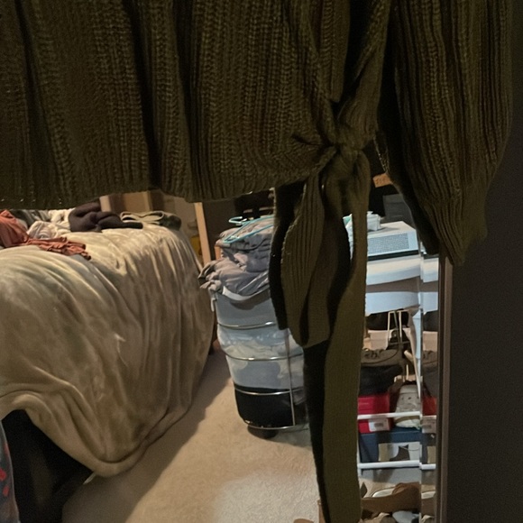 V Neck Wrap Sweater l Medium - Picture 5 of 7